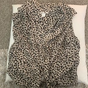 Leopard sleeveless shirt